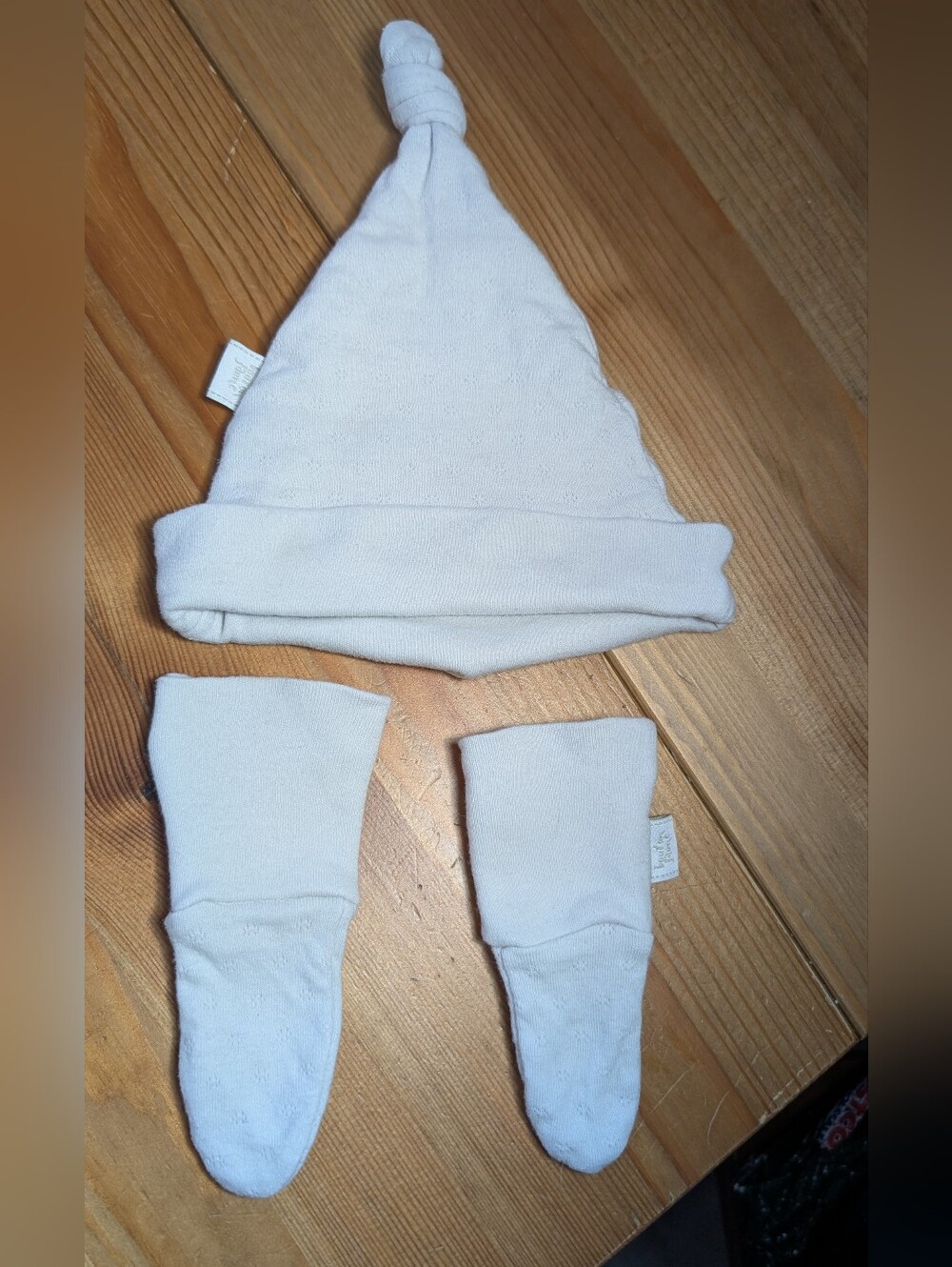 Bouton Jaune Gray White Baby Knot Hat & Mittens Set